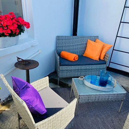 Funky Cozy Cottage With Outside Space AEGON International Exteriér fotografie