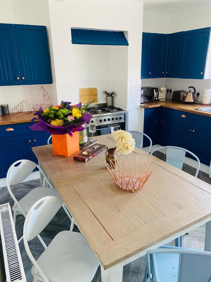 Funky Cozy Cottage With Outside Space AEGON International Exteriér fotografie