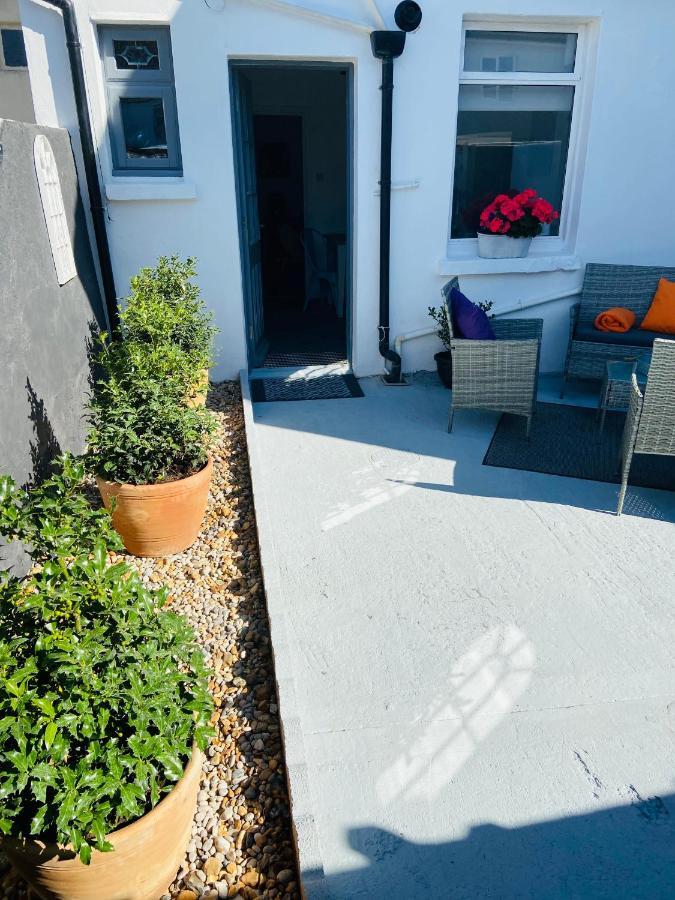 Funky Cozy Cottage With Outside Space AEGON International Exteriér fotografie